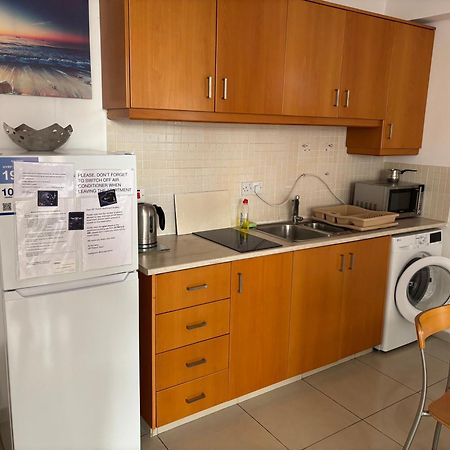 VIP Resort Apartment on Makenzie Beach Larnaka Exterior foto